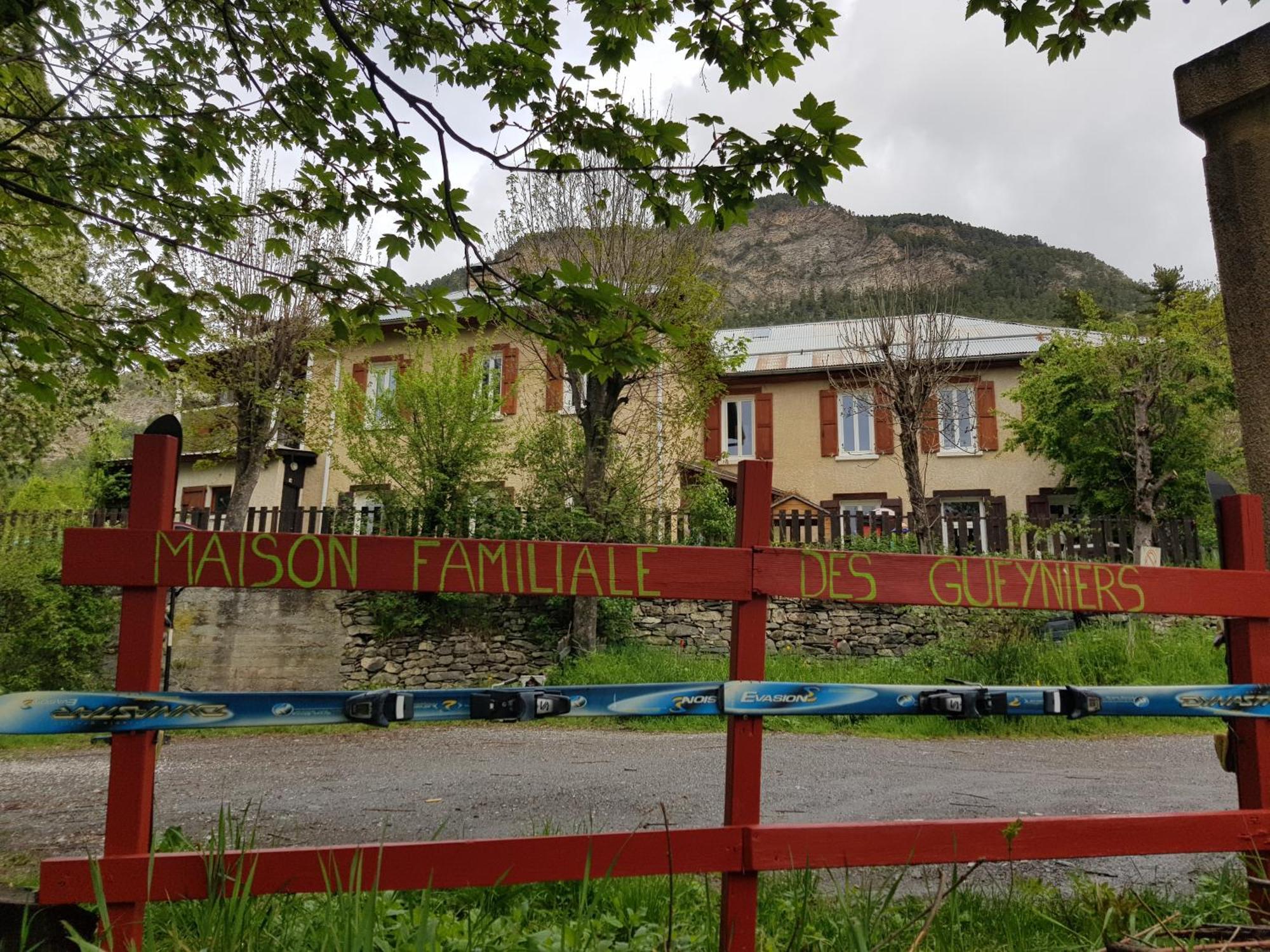 Maison Familiale Des Gueyniers Jausiers Exterior photo
