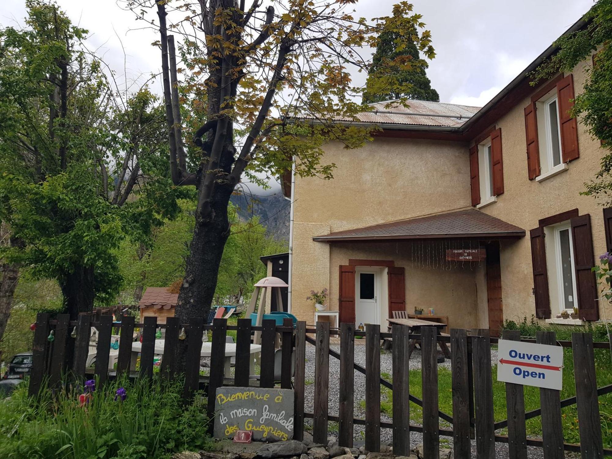 Maison Familiale Des Gueyniers Jausiers Exterior photo