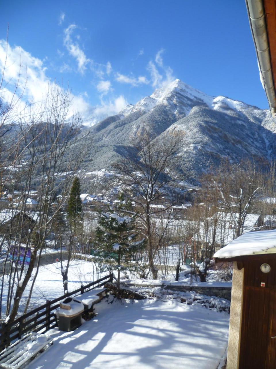 Maison Familiale Des Gueyniers Jausiers Exterior photo